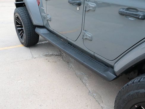 Used 2019 Jeep Wrangler Unlimited Sahara AWD/4WD image 15