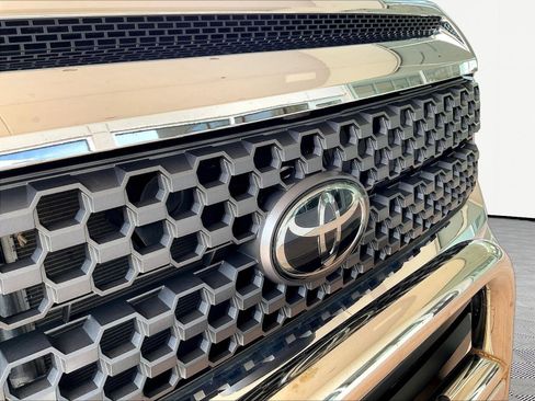 Used 2020 Toyota Tundra SR5 w/ SR5 Upgrade Package AWD/4WD image 32
