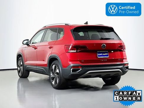 Certified 2024 Volkswagen Taos SE image 5