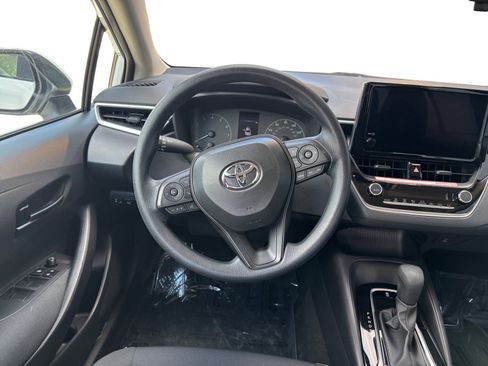Used 2025 Toyota Corolla LE FWD image 12