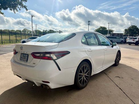 Used 2023 Toyota Camry SE FWD image 3