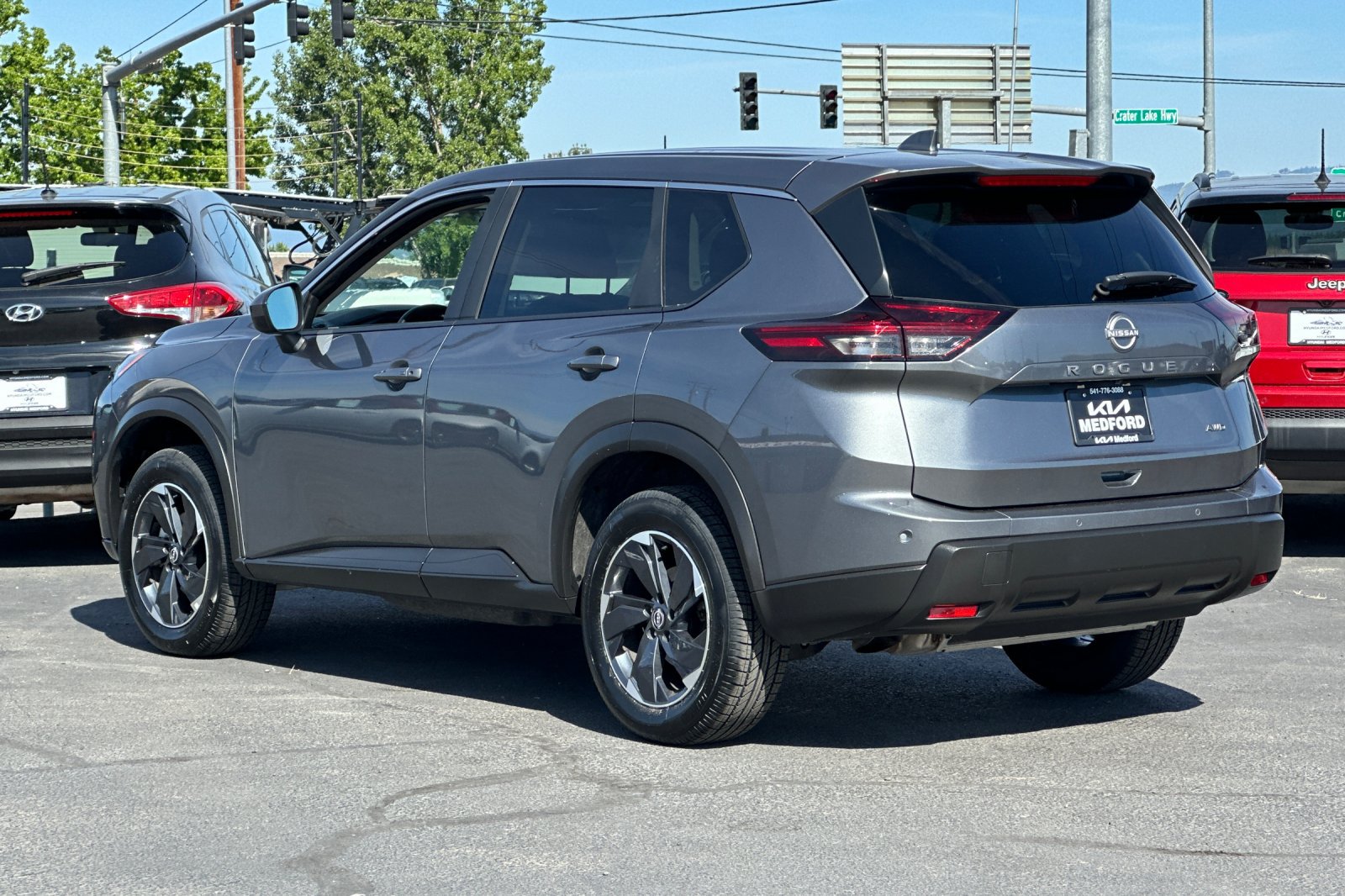 Used 2025 Nissan Rogue SV AWD/4WD image 7