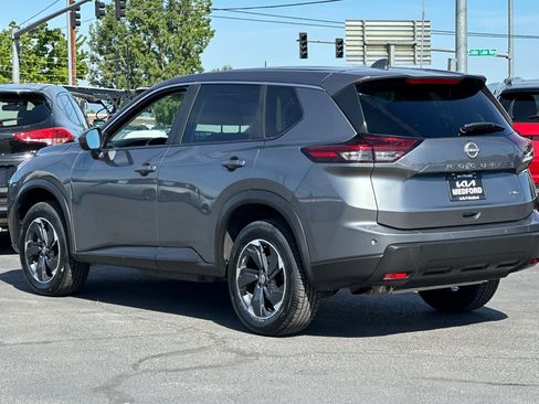 Used 2025 Nissan Rogue SV AWD/4WD image 7