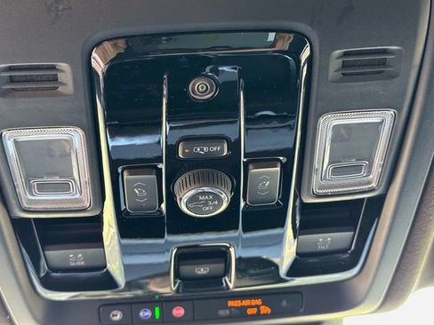 Certified 2025 Cadillac Escalade Premium Luxury Platinum AWD/4WD image 24