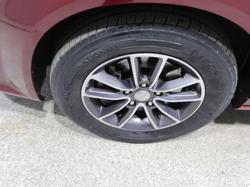 Used 2017 Dodge Grand Caravan SXT FWD image 10