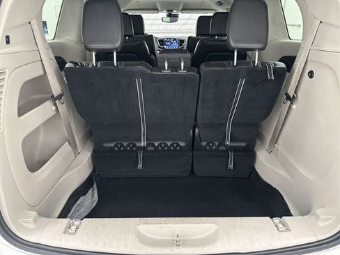 Used 2023 Chrysler Pacifica Touring-L image 20