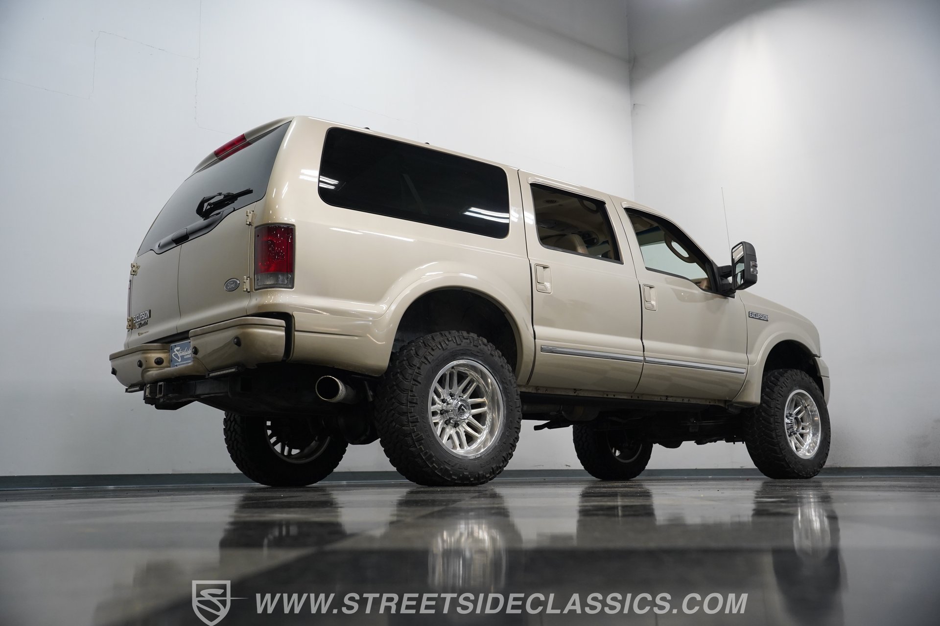 Used 2005 Ford Excursion Limited AWD/4WD image 26
