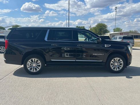 Used 2025 GMC Yukon XL Denali AWD/4WD image 5