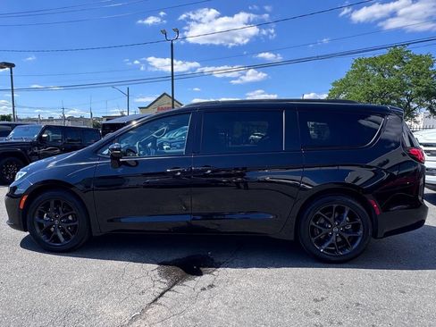 Used 2026 Chrysler Pacifica Select w/ S Appearance Package FWD image 4