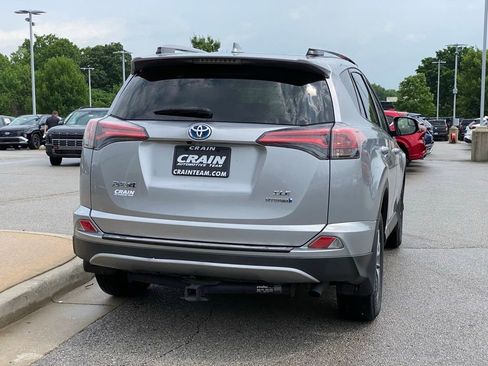 Used 2018 Toyota RAV4 XLE AWD/4WD image 8