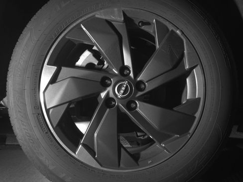 Used 2025 Nissan Rogue SV FWD image 12