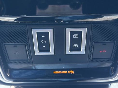 Used 2018 Land Rover Range Rover Velar R-Dynamic SE image 41