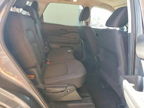 Used 2024 Nissan Pathfinder SV FWD image 10