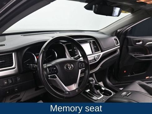 Used 2017 Toyota Highlander Limited AWD/4WD image 19