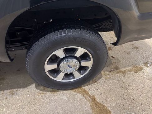 Used 2016 Ford F250 Lariat w/ Lariat Interior Package image 12