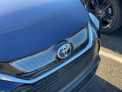 Certified 2024 Toyota Venza LE image 7