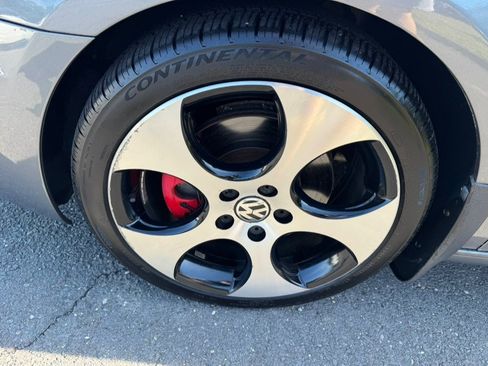 Used 2011 Volkswagen GTI 4-Door FWD image 11