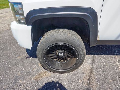 Used 2007 Chevrolet Silverado 2500 LT w/ Suspension Package, Off-Road AWD/4WD image 30