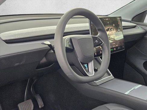 Used 2026 Tesla Model Y AWD image 9