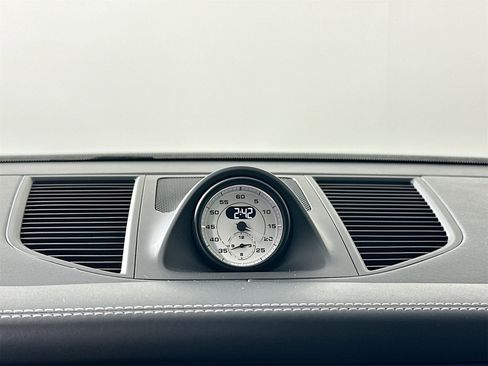 Certified 2022 Porsche Macan GTS image 25