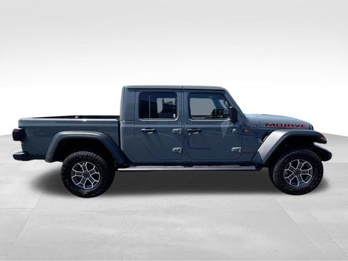 Used 2025 Jeep Gladiator Mojave w/ Convenience Group AWD/4WD image 9
