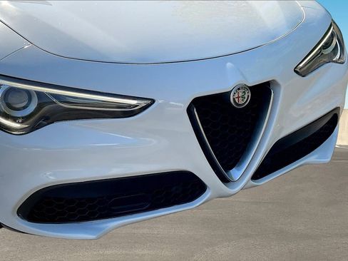 Used 2018 Alfa Romeo Stelvio Ti AWD/4WD image 32