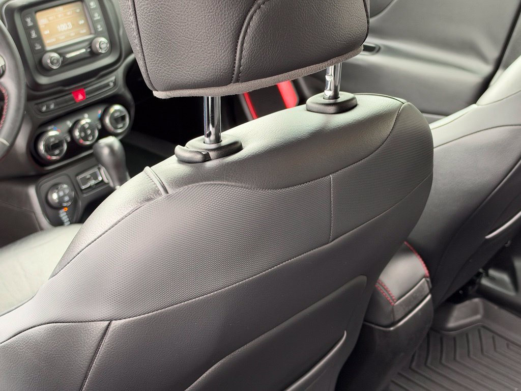 Used 2015 Jeep Renegade Trailhawk w/ Premium Leather Group AWD/4WD image 31