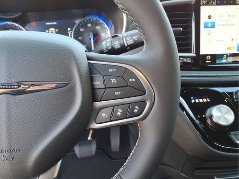 New 2026 Chrysler Pacifica Select FWD image 22