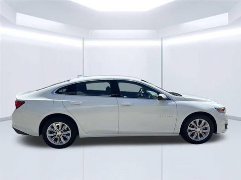 Used 2025 Chevrolet Malibu LT FWD image 4