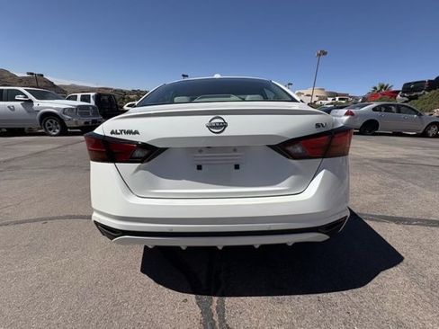 Used 2024 Nissan Altima 2.5 SV FWD image 4