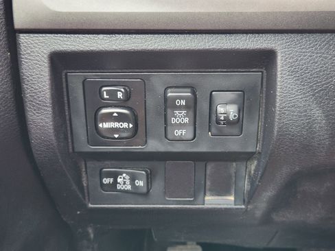 Used 2014 Toyota Tundra SR5 w/ SR5 Upgrade Package RWD image 23