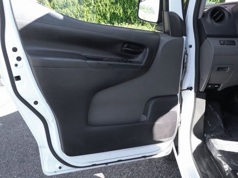 Used 2018 Nissan NV200 S w/ Cruise Control Package image 15