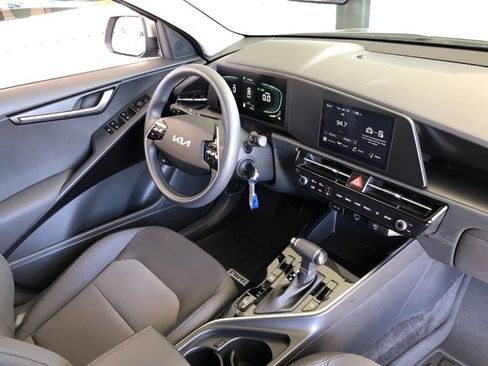 Certified 2024 Kia Niro LX image 48