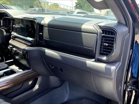 Used 2026 Chevrolet Silverado 1500 LT Trail Boss w/ LT Trail Boss Premium Package AWD/4WD image 16