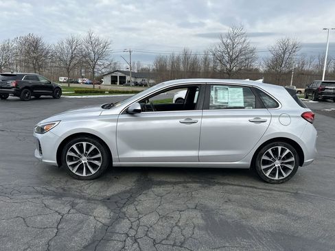 Used 2019 Hyundai Elantra GT image 5