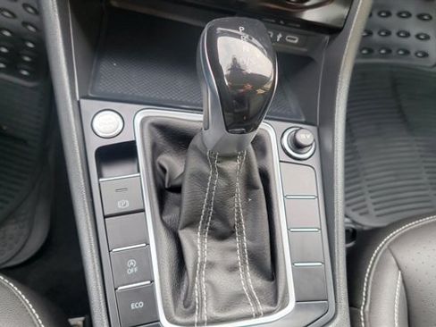 Used 2024 Volkswagen Jetta SE image 31