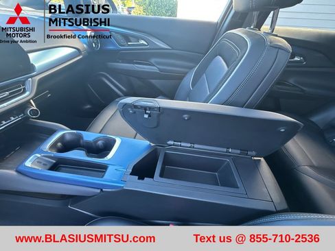 Used 2025 Chevrolet Equinox EV LT w/ Convenience Package II FWD image 29