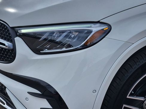 Used 2025 Mercedes-Benz GLC 300 4MATIC image 8