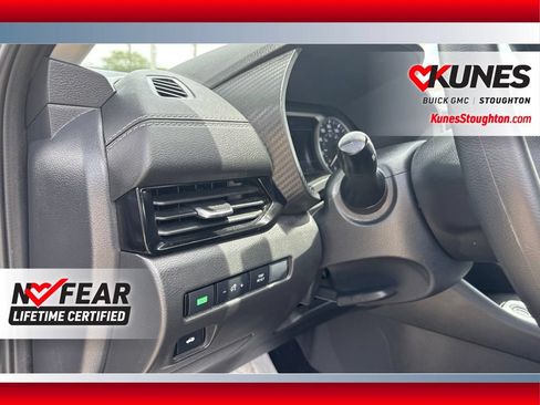 Used 2025 Nissan Sentra SV FWD image 17