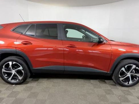 Used 2024 Chevrolet Trax RS w/ Sunroof Package FWD image 3
