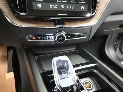 New 2026 Volvo XC60 B5 Plus w/ Protection Package Premier AWD/4WD image 23