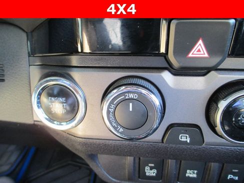 Used 2017 Toyota Tacoma TRD Sport image 26