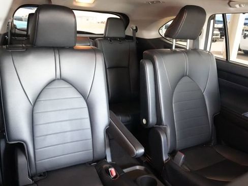 Used 2023 Toyota Highlander XLE FWD image 20
