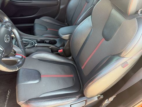 Used 2020 Hyundai Veloster Turbo FWD image 11