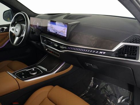 Used 2023 BMW X7 xDrive40i w/ M Sport Package image 9