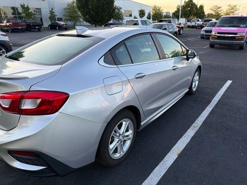 Used 2018 Chevrolet Cruze LT w/ Sun And Sound Package FWD image 13