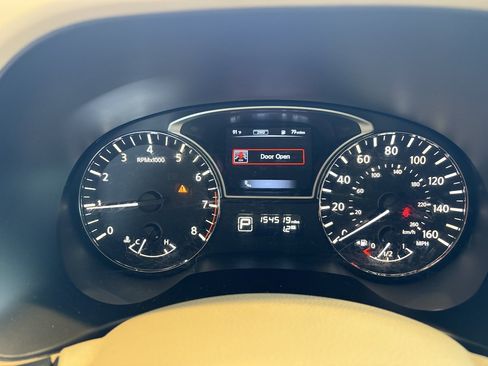 Used 2015 Nissan Pathfinder SL w/ SL Tech Package FWD image 14