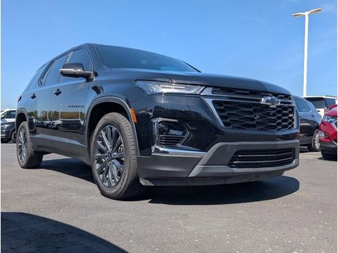 Used 2023 Chevrolet Traverse RS image 1