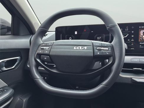 Certified 2025 Kia K4 EX FWD image 18