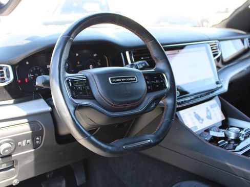 Used 2022 Jeep Grand Wagoneer Series III w/ Flexible Seating Group AWD/4WD image 32